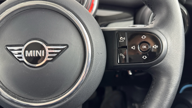 MINI Hatchback 1.5 Cooper Classic 5dr Auto [Nav Pack] Petrol Hatchback